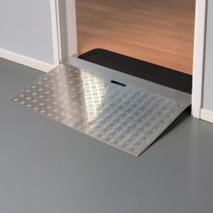 Rampa de acces din aluminiu. Inaltime regalbila 7,5-12 cm